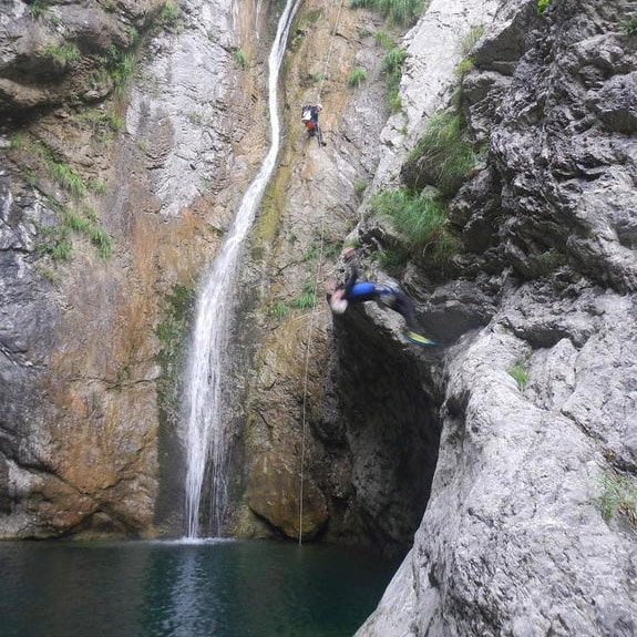 Vasques et toboggan dans la Bendola