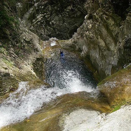 Vasques et toboggan dans la Carléva