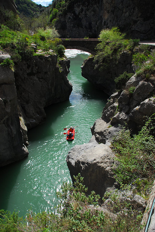 Vue de la descente en canoë-raft de la Roya