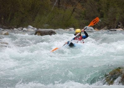 Passage de rapide en kayak-raft